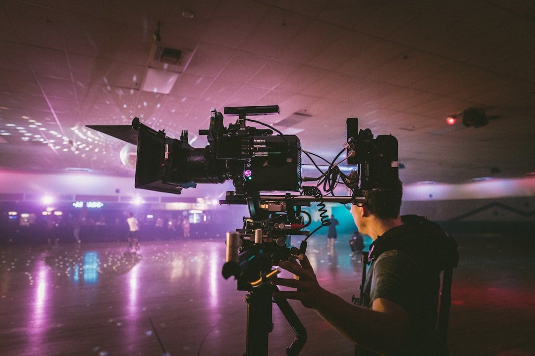 كاميرا احترافية على Steadicam أثناء تصوير إنتاج فيديو