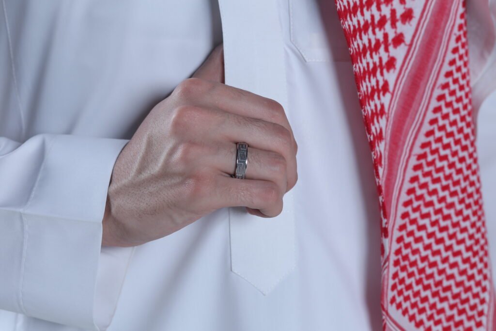 تصوير إكسسوارات رجالية على مودل لصالح غلامور